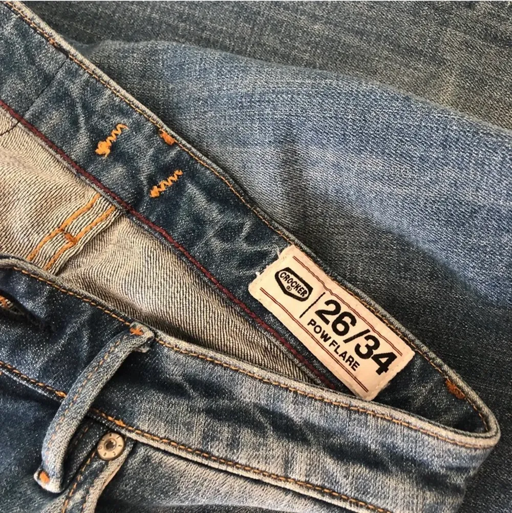 Lågmidjade jeans från crocket i superbra skick, väldigt långa i benen, passar någon runt 175 om man inte klipper dom❤️. Jeans & Byxor.