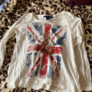 Ralph lauren tröja - Jag n Ralph lauren tröja som tyvärr är för liten säljs nu. Den är i storlek 7/S men passar säker 8-9 åringar. Den är långärmad då den är perfekt nu till hösten och vintern👍🏼❤️