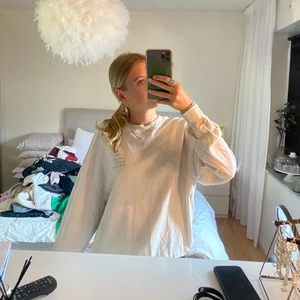 Tröja - Tröja från Ginatricot, Maja lindelöf kollektion I strl XS. Sparsamt använd. Nypris: 399kr Mitt pris: 100kr Vid en snabb affär kan priset diskuteras 💸 Kan mötas i Tyresö eller skickas. Frakt kan tillkomma! 