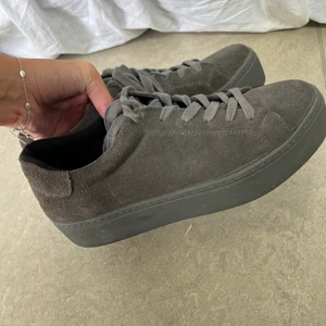 Plattform-sneakers  - Plattform sneakers från vagabond 🧡 storlek 39, fint skick! 