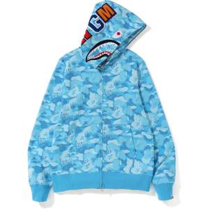 *FAKE* En fin blå bape hoodie som jag säljer då den är för stor. Köparen står för frakt.