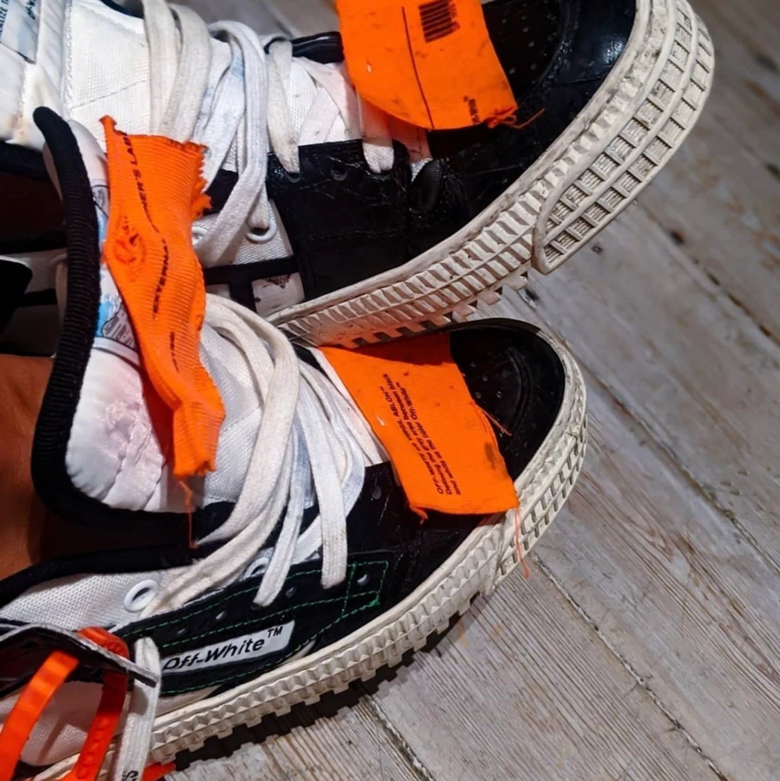 OFF-WHITE sneakers i storlek 37 - 91