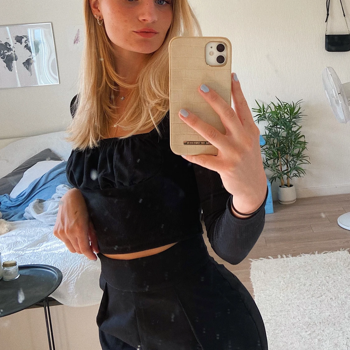 Svart croppad tröja