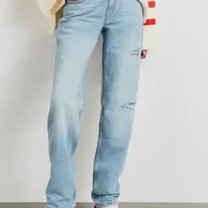 Väldigt fina low waist jeans som jag råkade beställa i fel storlek💗 nyskick, lapparna finns på
