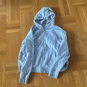 Tröja - Säljer denna tröjan som inte kommer till användning längre❤️