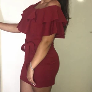 Elegant klänning - Använd 1 gång  Stretchig 