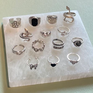 coola ringar :D - säljer dessa coola ringarna :D pris 35-39kr styck! ‼️ överstruken = SLUT bjuder på frakten vid köp av 4+st, annars frakt 18kr vid betalning  via swish 😇