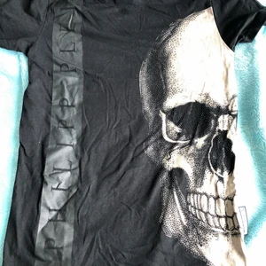 300 kr styck och 2 för 500 kr - Philip plein t-shirt inte använda så många gånger  Hör av er om ni är intresserade👋🏼