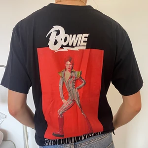 Vanst-shirt - Vans-tshirt med bowietryck🤩🤩 en stor favorit i garderoben men har för mycket kläder 😩