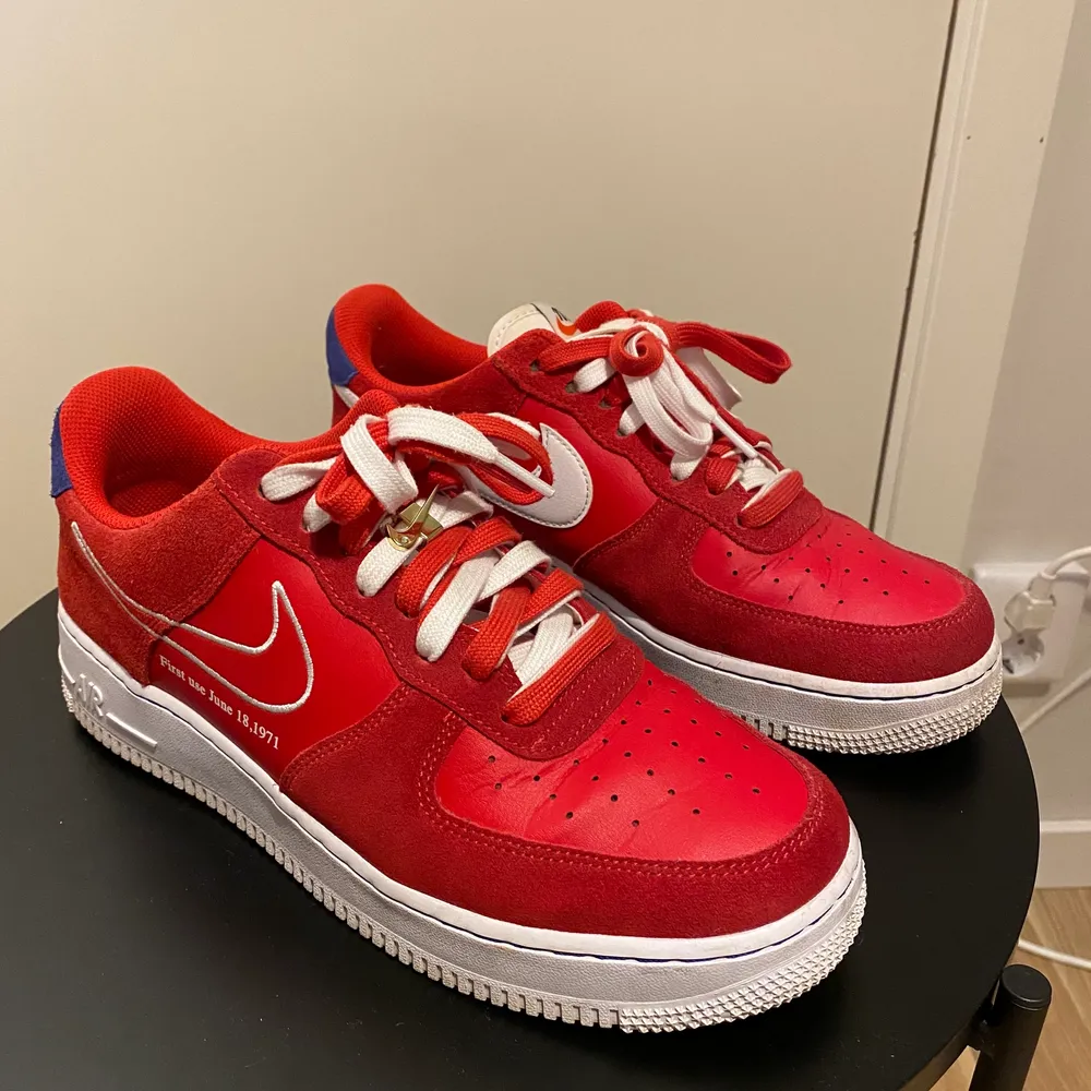 Nike air force 1. Storlek 43. Skick 8/10. Nypris 1200kr. Använt fåtal gånger. Säljs för 400+ frakt pris kan diskuteras. Betalning sker via Swish.. Skor.