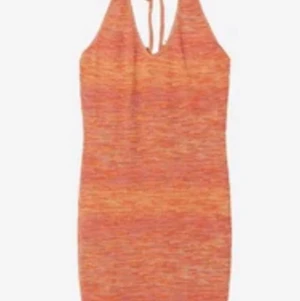 Klänning strl M - En så fin och unika klänning från Bershka, köptes förra sommaren men har aldrig använt. Testat några gånger men aldrig känt att jag passar i den. Storlek M Skriv vid Intresse