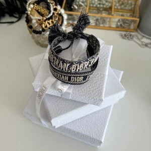 Dior armband - Nypris 3700kr, kom m prisförslag!! Box ingår