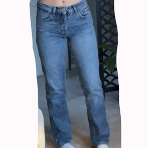Jeans - Lågmidjade jeans från Zara i storlek 36