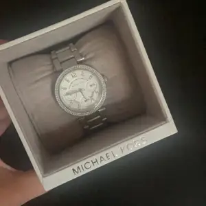Michael kors klocka knappt använd