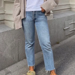 70s Ultra High Rise Stove Pipe från RE / DONE  - Aldrig använda. Ursprungligt pris 3500kr men köpta för 2100kr. Köparen står för frakten!🤩 (lånad förstabild)