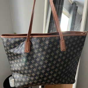 Väska - Superfin väska från don donna som jag nu säljer😍