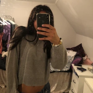 Stickad tröja  - Säljer denna stickade mysiga tröja från hm för att den ej kommer till användning💕 (tryck ej på köp nu)