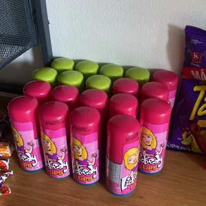 Brainlicker och lickedylips - Hej jag säljer brainlicker och lickedylips för 23kr st💜💞💞 när man skriver med mig privat så får man välja om man vill ha brainlicker eller lickedylips och hur många man vill ha☺️ 