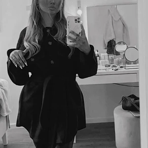 Kort kappa - Kappa i 100% bomull från danska märket By Ørbaek Design. Köpte förra året och använde som både höst och vinterjacka. Nypris ca 780 kr, jag säljer för 500.