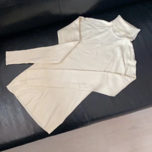 Polo creme vit tröja - Nästan helt ny!