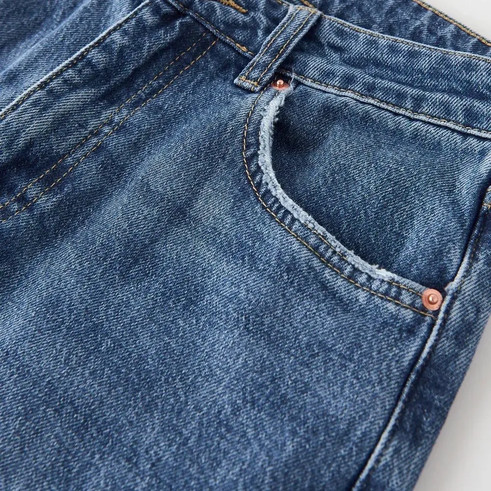 Full length flate jeans. Hela oanvända lapparna kvar. Men tyvärr passar dem inte mig och har inget kvitto kvar… Nypris 399kr💕. Jeans & Byxor.