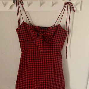 Klänning  - Helt ny klänning