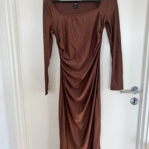 Ny klänning XS 34 - Helt underbar klännnig som jag köpt till min dotter, tyvärr det var inte hennes smak. Bara provade klänning