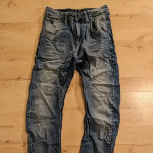 Baggyjeans  - Fräcka Baggyjeans Tror det kan vara från Iceman? Lite fabriksslitna
