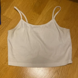 Linne - Linnen köpta från shein, används inte. Alla i strl S. Köp ett för 25 eller alla för 60kr