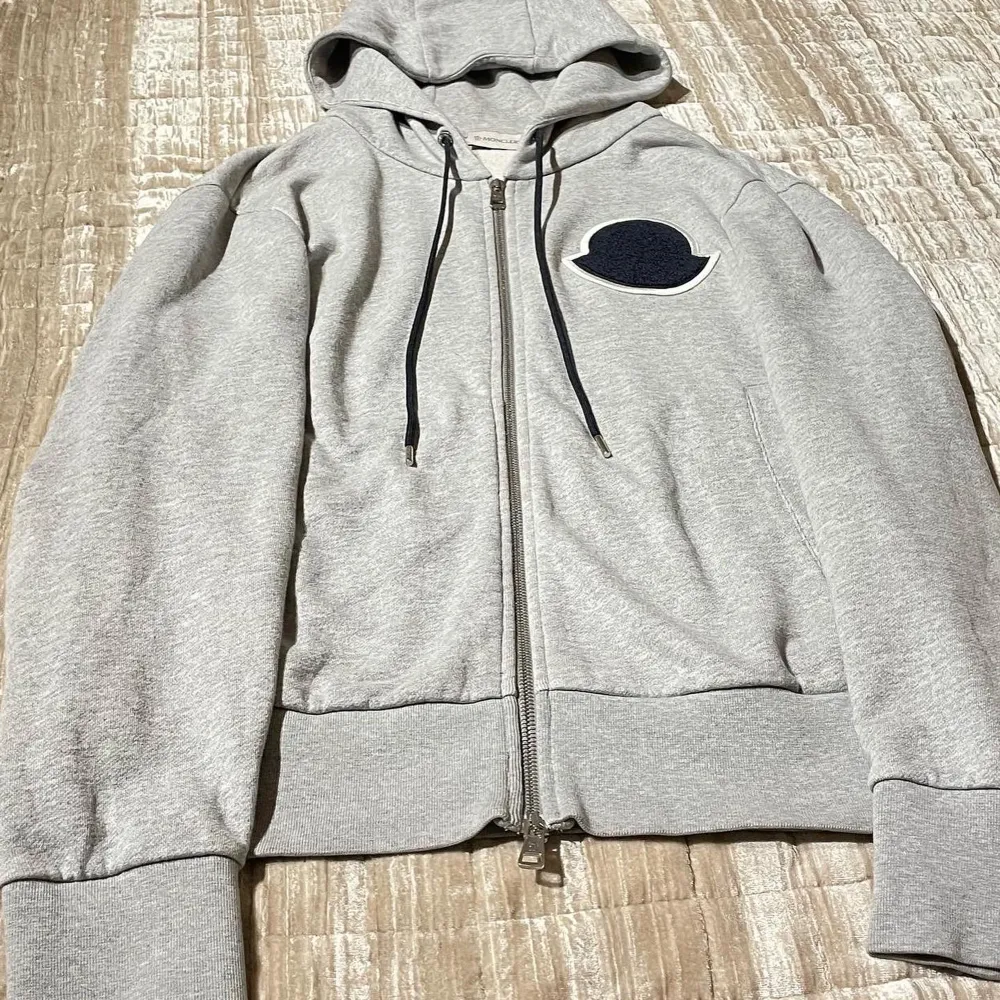 Moncler Maglia Hooded Cardigan(Grey)(All Navy Logo) Condition:like new Retail:5500kr. Hoodies.