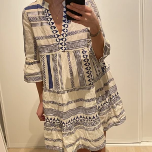 Klänning - Så fin klänning som tyvärr inte kommer till användning för mig. Perfekt för sommaren och midsommar exempelvis!