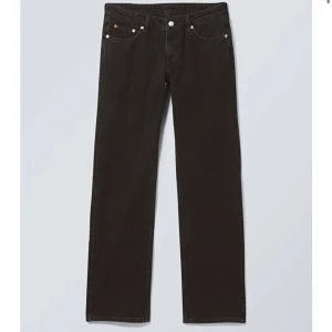 Arrow Low Straigt Jeans - Säljer dessa populära lågmidjade jeans ifrån weekday! Använda ca 2/3 ggr då dem är för små för mig nu💓Storlek 25 runt midjan och 30 i längden!