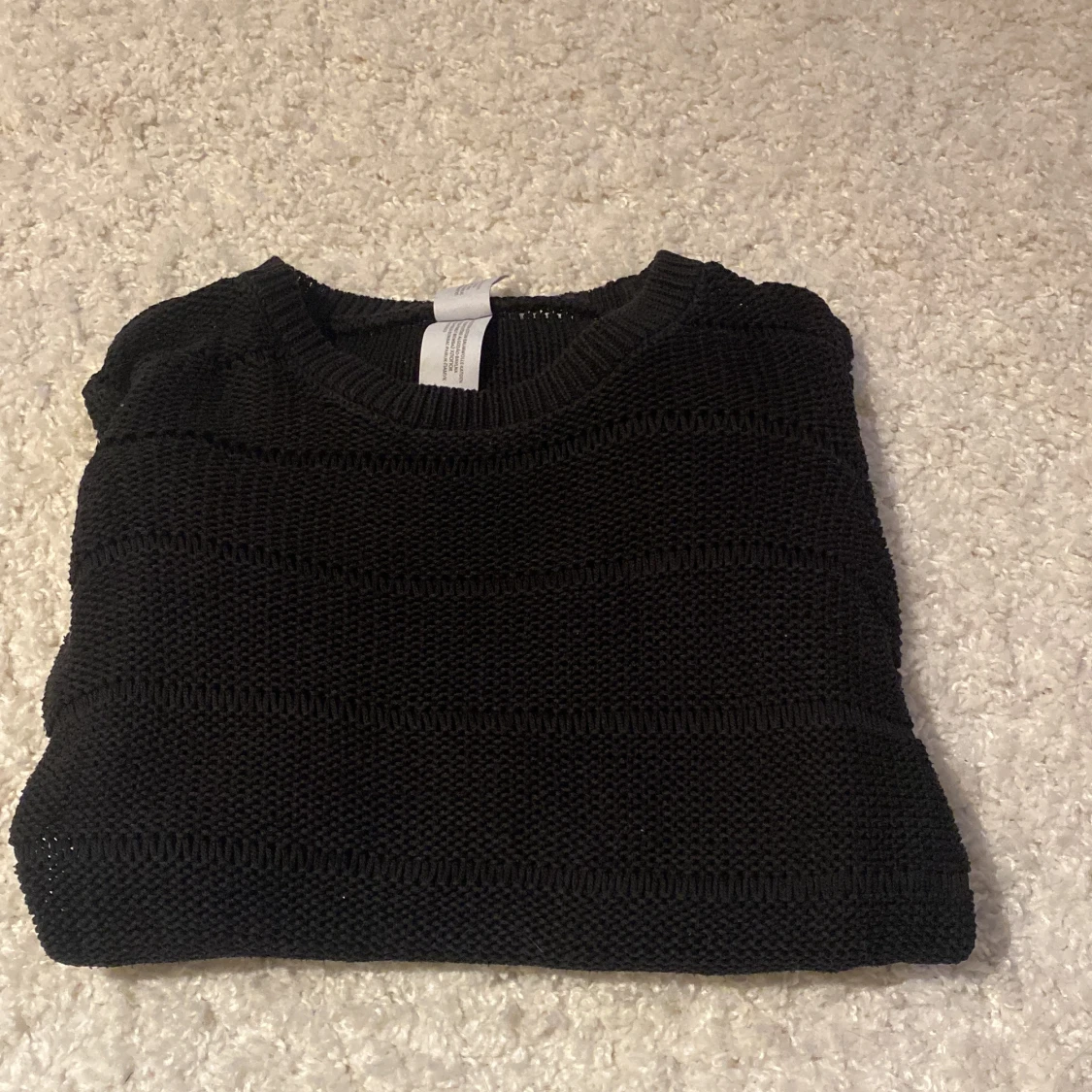 Randig svart stickad  - 90