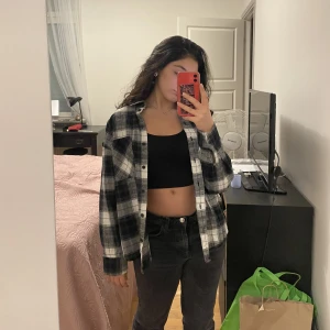 Flanellskjorta  - Flanellskjorta från hm i xxs men den är lite oversized