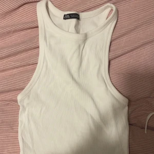 Linne - Linne från zara som är lite Kroppad, anvönd 2 gånger ungefär