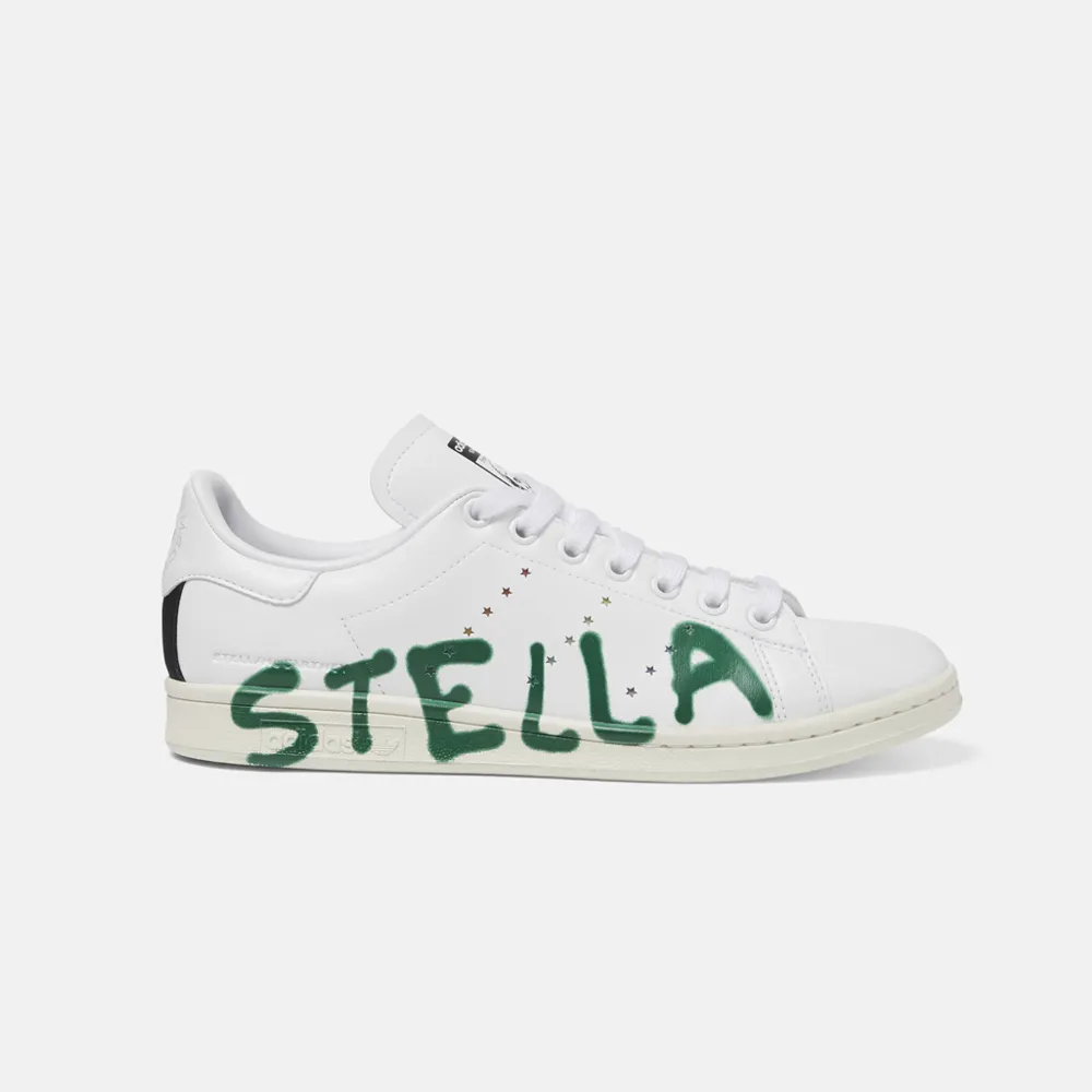 Ascoola Stella McCartney X Stan Smith sneakers !! Vill helst byta till en mindre storlek 36-37 då dessa är lite stora❤️‍🔥 nypris 3200!. Skor.