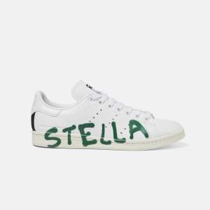 Ascoola Stella McCartney X Stan Smith sneakers !! Vill helst byta till en mindre storlek 36-37 då dessa är lite stora❤️‍🔥 nypris 3200!