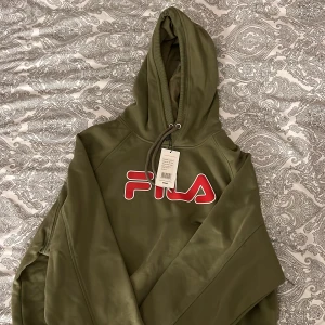 Tröja - Fila tröja i storlek L. Oanvänd med prislappen kvar. 
