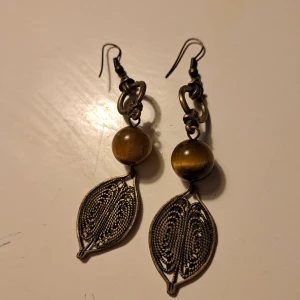 Örhängen 🌞 - Här har jag ett par fina örhängen som jag aldrig kommer att använda 🌞 Pris 10 kr plus frakt 16 🌞 vid frågor kontakta mig 🌞 Anki 