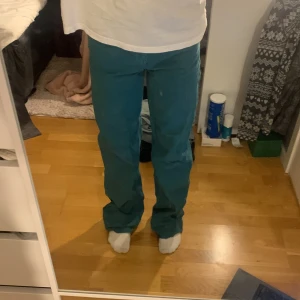 Jeans - Gröna jeans från Gina tricot💚