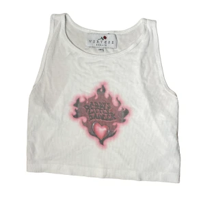 Vintage topp/linne - Vintage topp/magtröja med tryck❣️Storlek M, men passar som S också