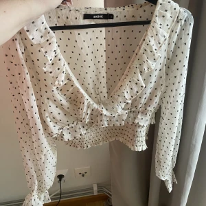 Blus Bikbok - Superfin blus från Bikbok i storlek S💕💗 knappt använd!