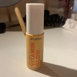 Smashbox vitamin glow primer bra men jag använder den inte