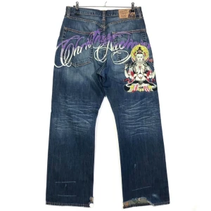 Christian Audiger jeans - Sjuka Christian Audiger jeans (skaparen av Ed hardy) med najs distressed vintage skick som går att se på bilden. Perfekt passform och galen sälsynt modell. Säljs i befintligt skick. Bara att skriva vid fler frågor🙌🙌