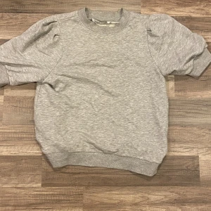 Tröja med balong  - Tröja med balongarmar. Skriv för fler frågor och bilder🌸