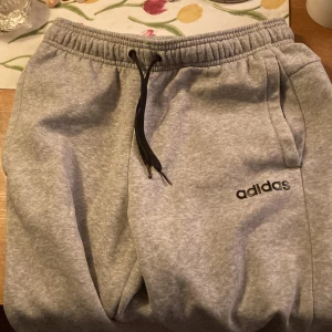 Mjukisbyxor - Grå mjukisbyxor stl s