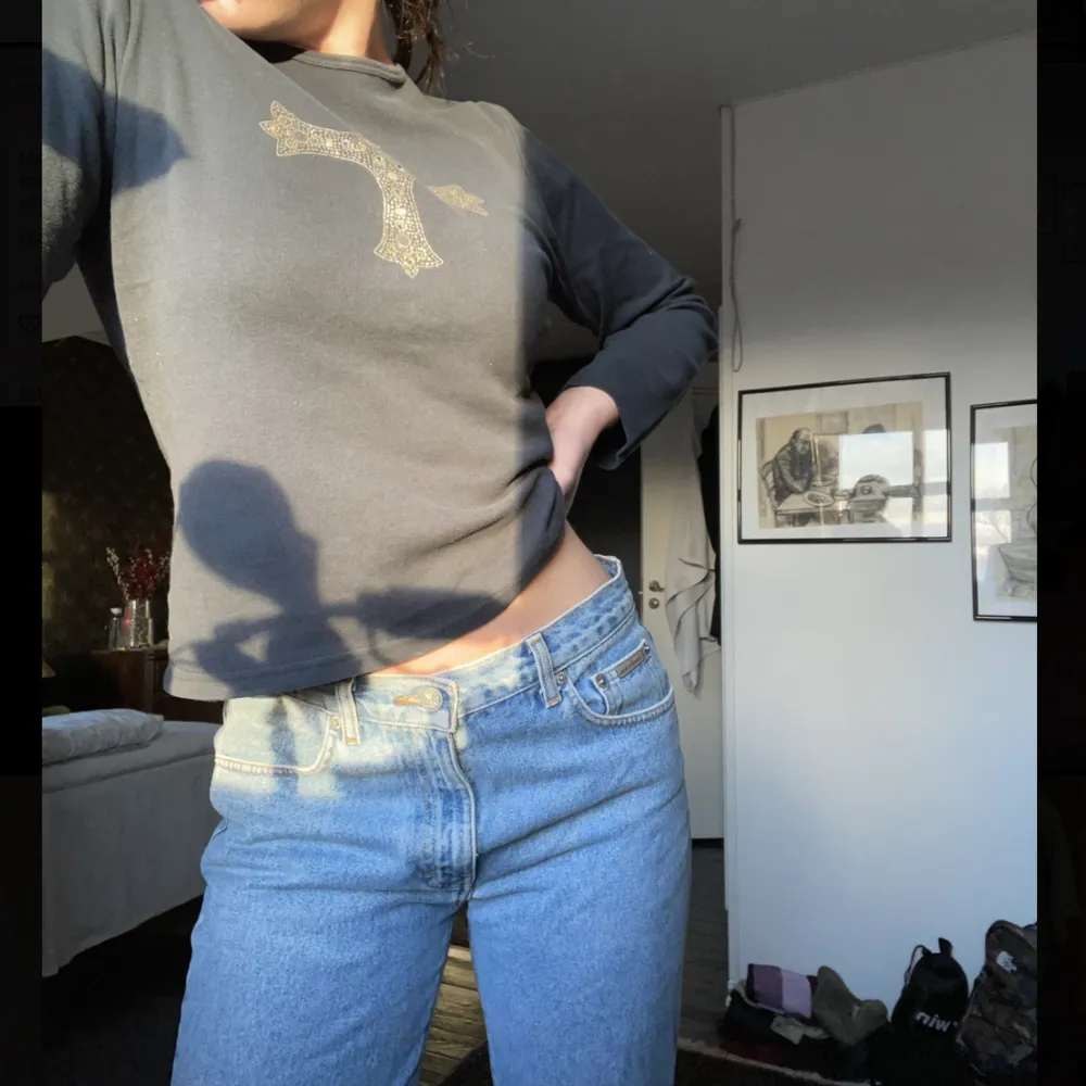 Ett par perfekt boyfriend jeans från Calvin Klein 💌 Storlek 31 står i jeansen! . Jeans & Byxor.