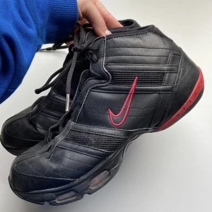 nike skor  - nike skor i strl 39. bra skick men kommer inte till användning då de är för stora
