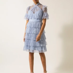 By Malina klänning  - Klänning från ny Malina helt NY med taggar kvar som sitter på. Färgen pastell blå i storlek S. 