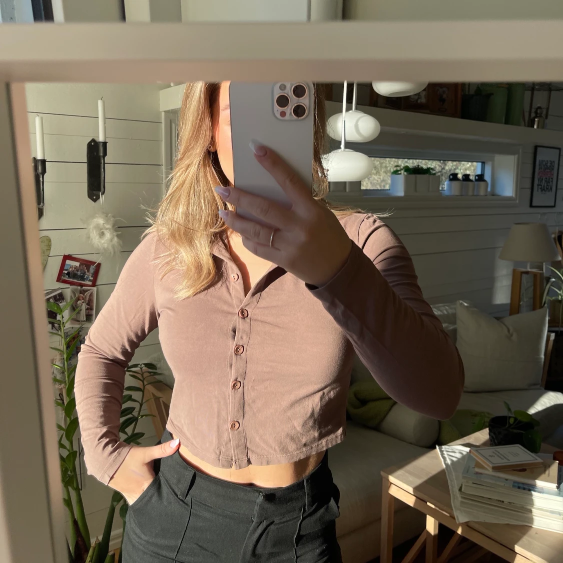 Brun tröja med knappar